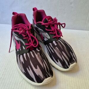 Nike Roshe One Flight Weight GS Girls Shoes Black White Gray Berry Sz 7 Y